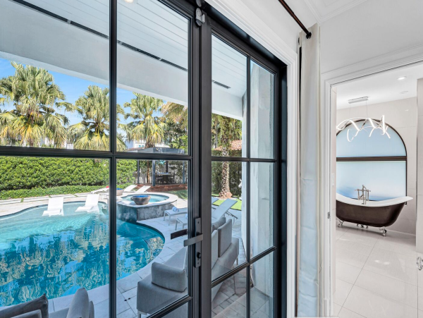 Luxurious 4-Bedroom Retreat Near Las Olas Blvd with Heated Pool